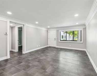 2942 W Bay Drive - Photo Thumbnail 8