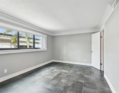 2942 W Bay Drive - Photo Thumbnail 24