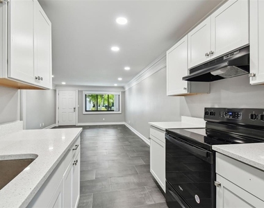 2942 W Bay Drive - Photo Thumbnail 13