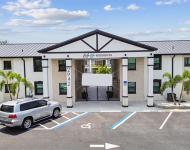 2942 W Bay Drive - Photo Thumbnail 46