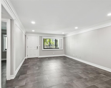 2942 W Bay Drive - Photo Thumbnail 9