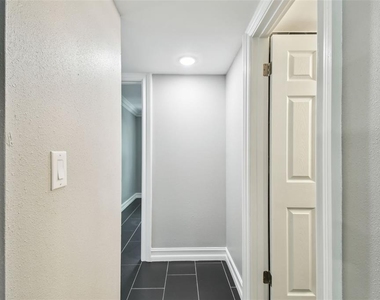 2942 W Bay Drive - Photo Thumbnail 19