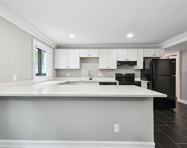 2942 W Bay Drive - Photo Thumbnail 13