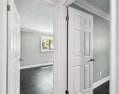 2942 W Bay Drive - Photo Thumbnail 23