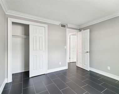 2942 W Bay Drive - Photo Thumbnail 26