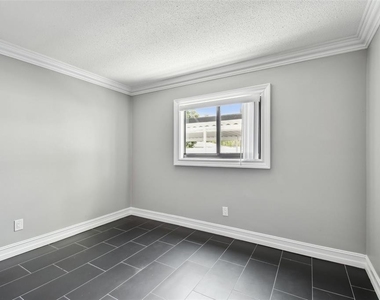 2942 W Bay Drive - Photo Thumbnail 25