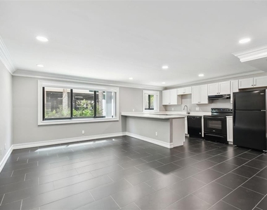 2942 W Bay Drive - Photo Thumbnail 8