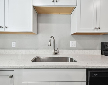 2942 W Bay Drive - Photo Thumbnail 18