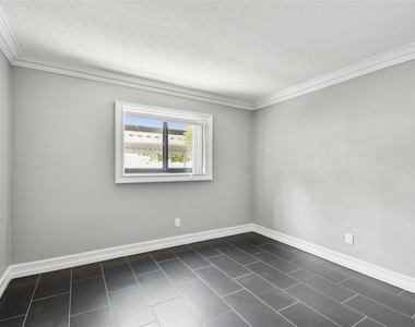 2942 W Bay Drive - Photo Thumbnail 24