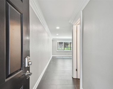 2942 W Bay Drive - Photo Thumbnail 6