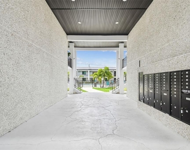 2942 W Bay Drive - Photo Thumbnail 27