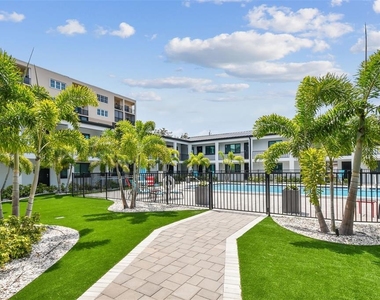 2942 W Bay Drive - Photo Thumbnail 30