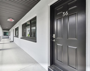 2942 W Bay Drive - Photo Thumbnail 3