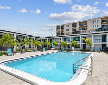 2942 W Bay Drive - Photo Thumbnail 1