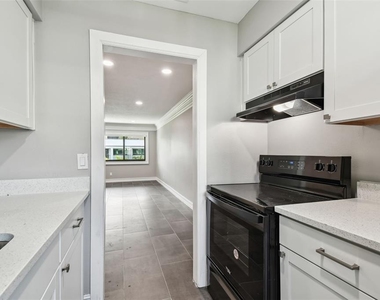 2942 W Bay Drive - Photo Thumbnail 15