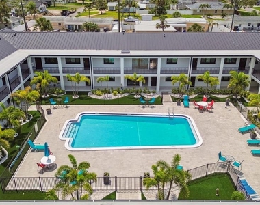 2942 W Bay Drive - Photo Thumbnail 2