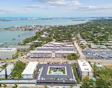 2942 W Bay Drive - Photo Thumbnail 44