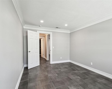 2942 W Bay Drive - Photo Thumbnail 20