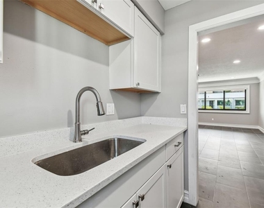 2942 W Bay Drive - Photo Thumbnail 14