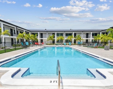 2942 W Bay Drive - Photo Thumbnail 33