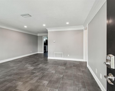 2942 W Bay Drive - Photo Thumbnail 2