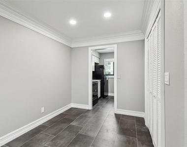 2942 W Bay Drive - Photo Thumbnail 7