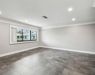 2942 W Bay Drive - Photo Thumbnail 3