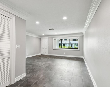 2942 W Bay Drive - Photo Thumbnail 8