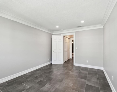 2942 W Bay Drive - Photo Thumbnail 16