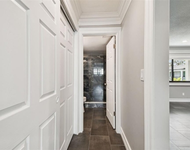 2942 W Bay Drive - Photo Thumbnail 18
