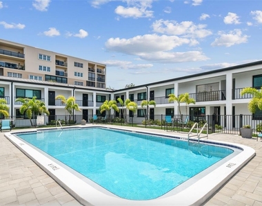 2942 W Bay Drive - Photo Thumbnail 31