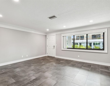 2942 W Bay Drive - Photo Thumbnail 5