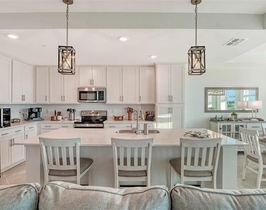 12140 Wellen Golf Street - Photo Thumbnail 18