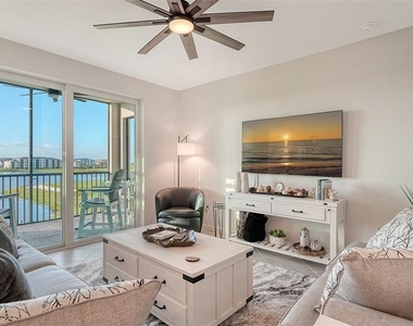 12140 Wellen Golf Street - Photo Thumbnail 8