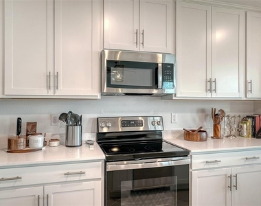 12140 Wellen Golf Street - Photo Thumbnail 25