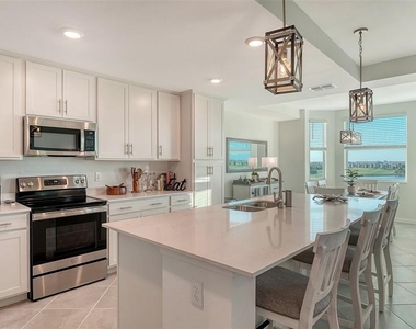12140 Wellen Golf Street - Photo Thumbnail 19