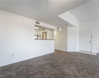 5055 W Hacienda Avenue - Photo Thumbnail 11