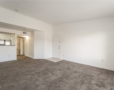 5055 W Hacienda Avenue - Photo Thumbnail 6