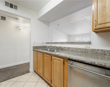 5055 W Hacienda Avenue - Photo Thumbnail 15
