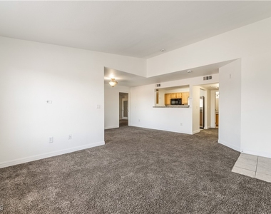 5055 W Hacienda Avenue - Photo Thumbnail 7