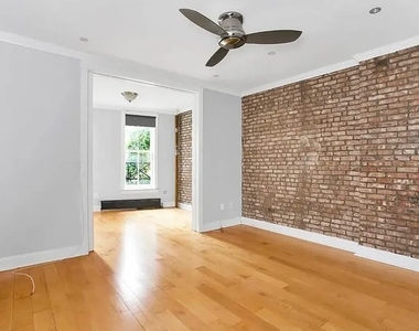 Bedford St - Photo Thumbnail 4