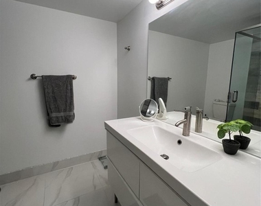 1200 Hibiscus Avenue - Photo Thumbnail 5