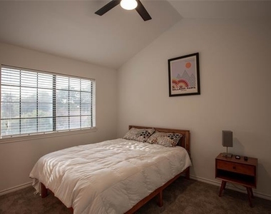 2521 Stanford Court - Photo Thumbnail 11