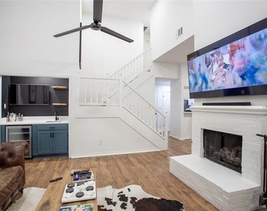 2521 Stanford Court - Photo Thumbnail 5