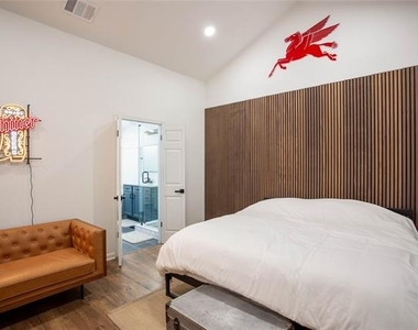 2521 Stanford Court - Photo Thumbnail 18