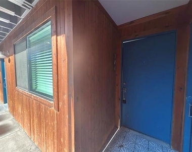 4526 Munger Avenue - Photo Thumbnail 13