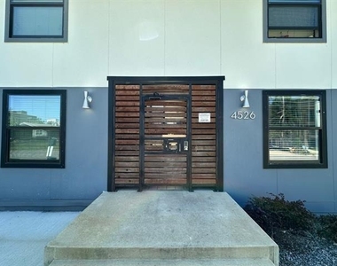 4526 Munger Avenue - Photo Thumbnail 2