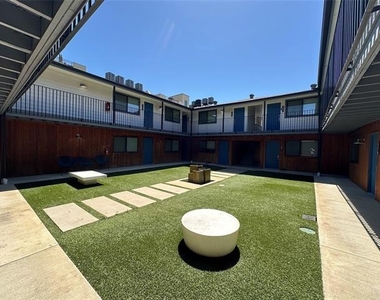 4526 Munger Avenue - Photo Thumbnail 16