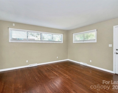 2244 English Drive - Photo Thumbnail 2