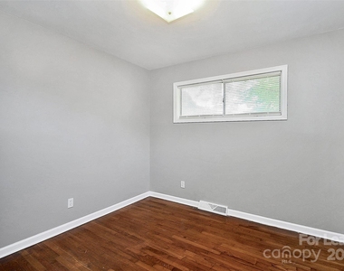 2244 English Drive - Photo Thumbnail 21